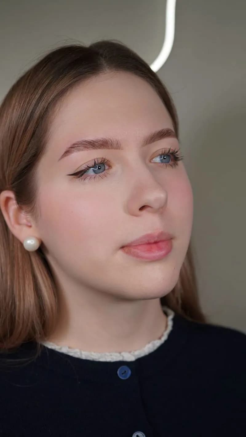 Efekt stylizacji brwi — modelka 2